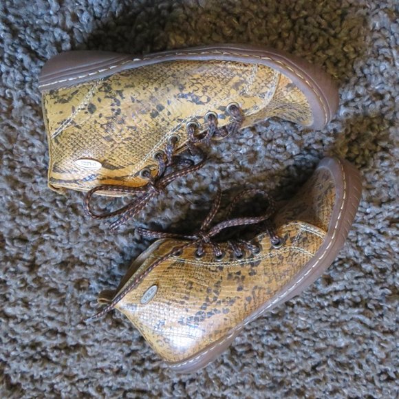 Shoes - Picture 2 of 3